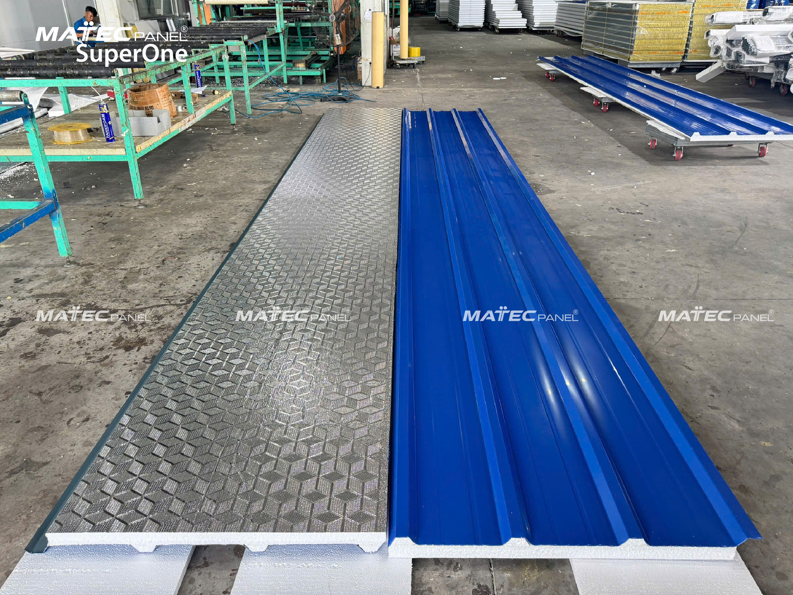 Có nên dùng tấm panel mái giấy bạc không? Đánh giá thực tế từ thợ xây dựng
